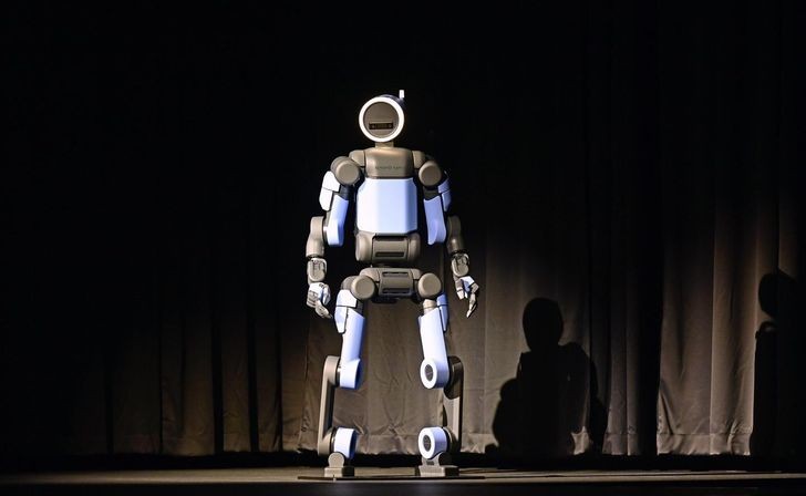 Robot hình người Atlas của Boston Dynamics xuất hiện trên sân khấu trong sự kiện truyền thông của Hyundai Motor bên lề CES năm nay tại Las Vegas. Ảnh: Hyundai Motor Group.