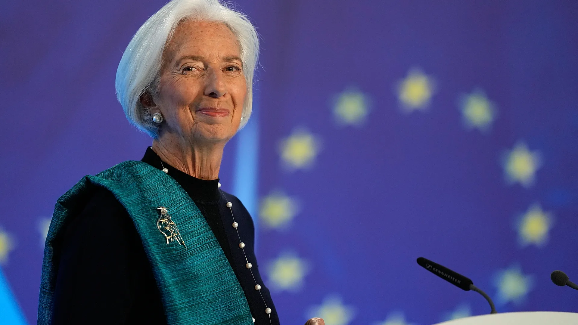 Eurozone đạt mục tiêu lạm phát 2%