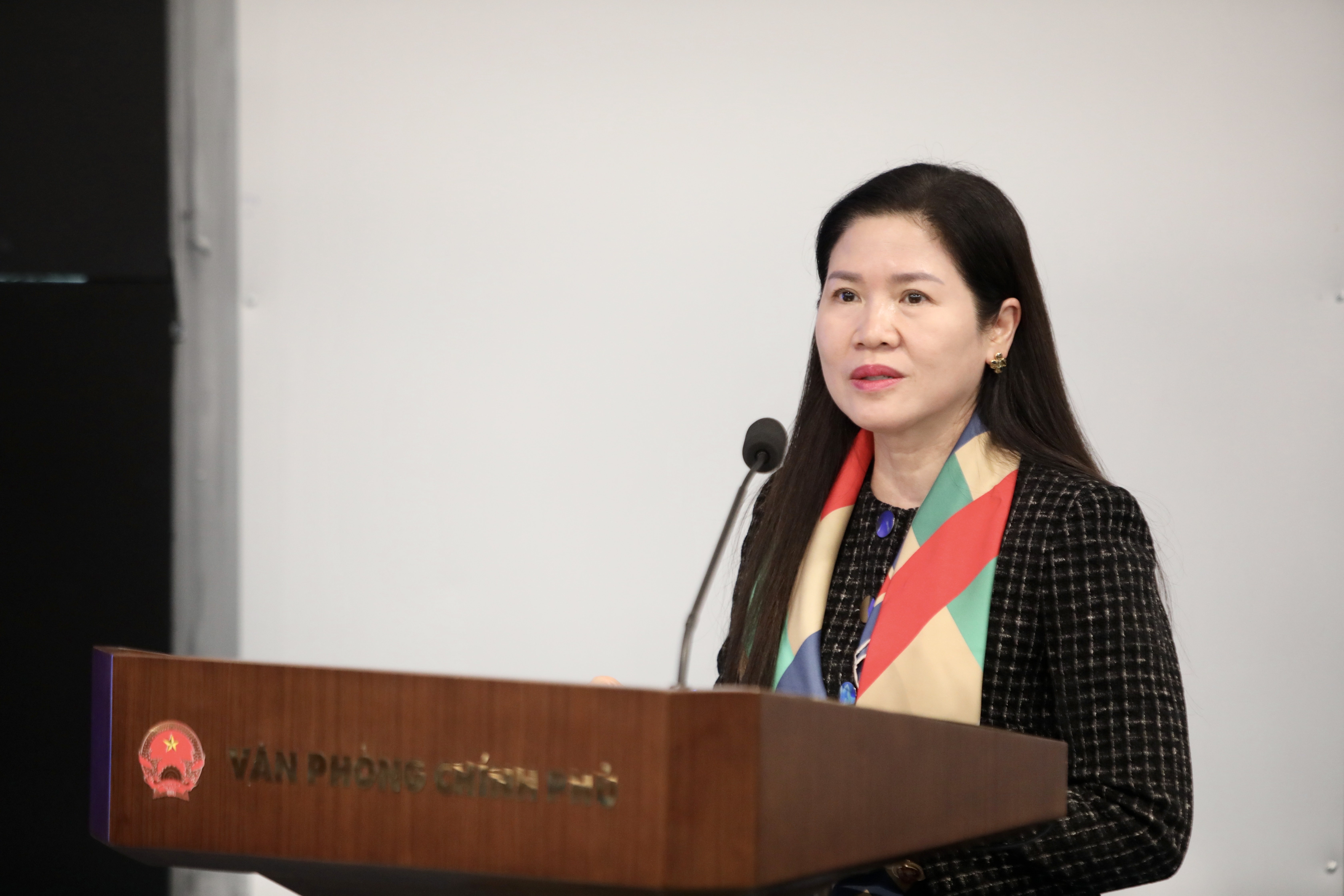 Phó Chủ nhiệm Văn phòng Chính phủ&nbsp;Mai Thị Thu Vân phát biểu khai mạc, đánh giá cao ý nghĩa thiết thực của chương trình đào tạo AI cho cán bộ, công chức Văn phòng Chính phủ