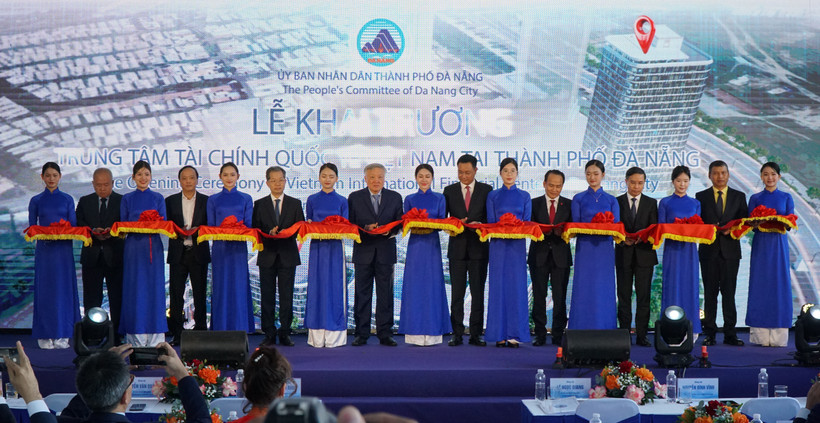 Phó Thủ tướng Chính phủ Nguyễn Hòa Bình và lãnh đạo Trung ương, Thành phố Đà Nẵng thực hiện nghi thức Khai trương Trung tâm Pg88ok giải trí thể thao, casino, bắn cá và slot quốc tế tại Đà Nẵng.
