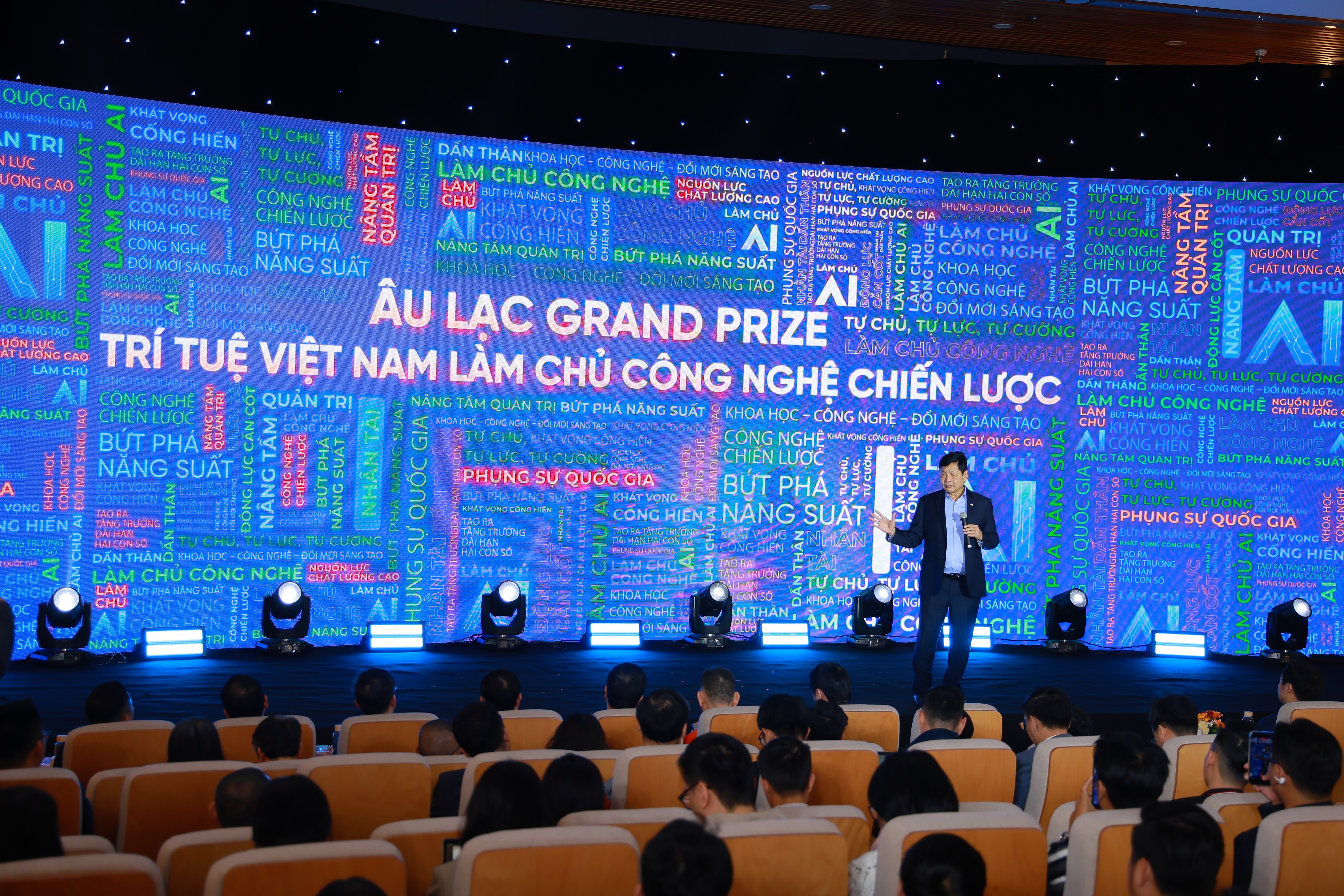 Ông Trương Gia Bình, Chủ tịch Liên minh AI Âu Lạc, Chủ tịch HĐQT Tập đoàn FPT: Điều chúng tôi hướng tới là những sản phẩm AI do người Việt Nam PG88 hơn 2,1 triệu thành viên, phục vụ cho người Việt Nam.