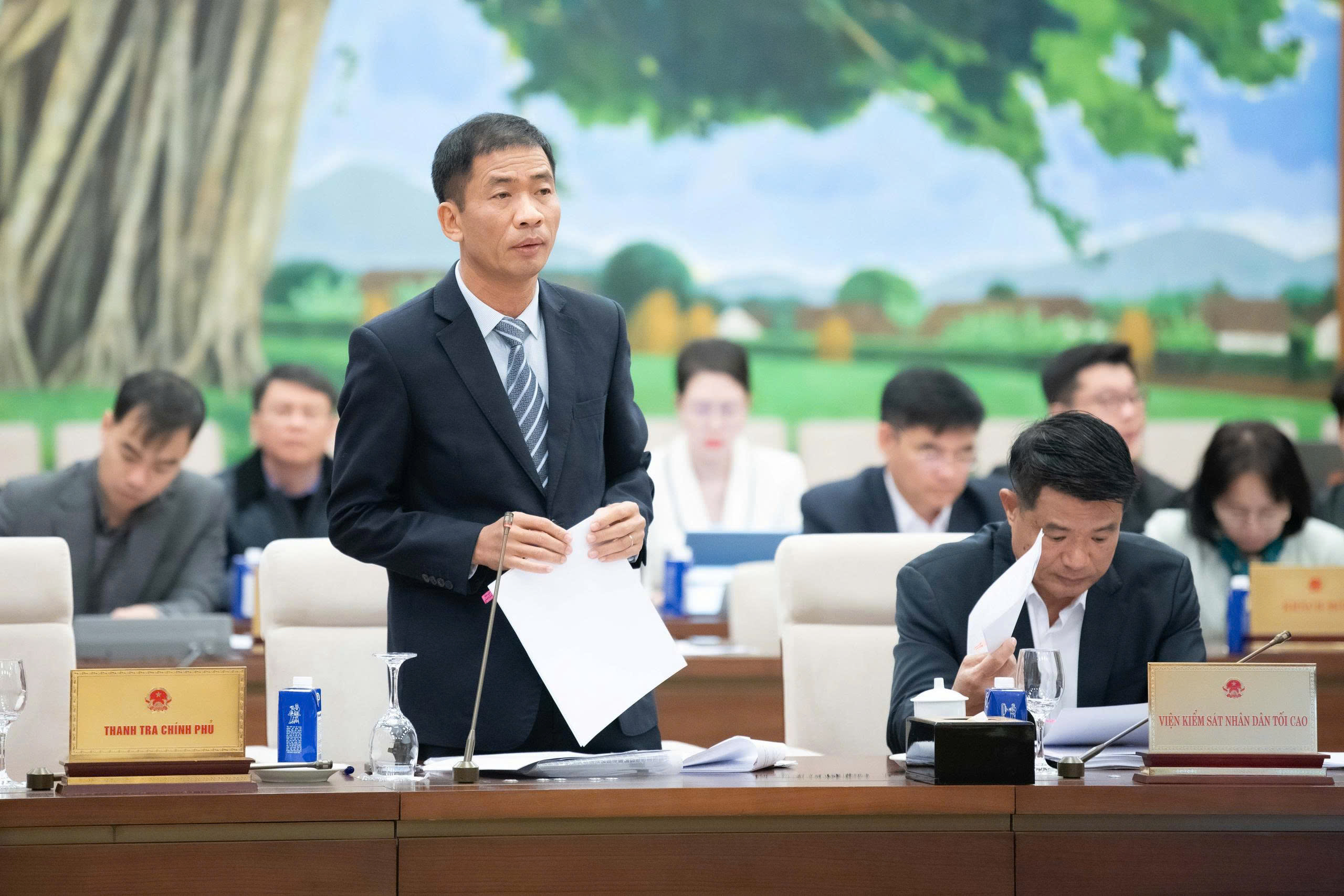 Phó Viện trưởng Viện Kiểm sát nhân dân tối cao Nguyễn Duy Giảng trình bày tờ trình dự thảo nghị quyết. Ảnh: PG88 ⭐ Link trang chủ số 1 nhà cái PG88 com casino slot.