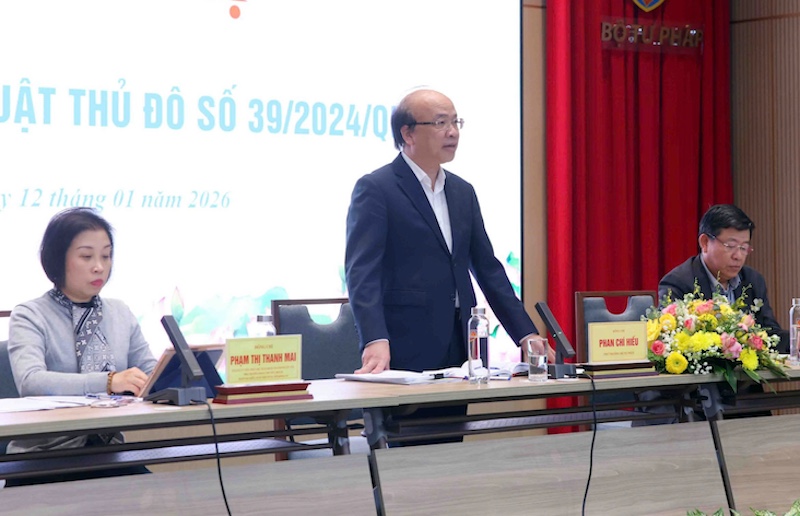 Thứ trưởng Bộ Tư pháp Phan Chí Hiếu, Phó Chủ tịch Thường trực UBND TP Hà Nội Dương Đức Tuấn, Phó Chủ tịch HĐND TP Hà Nội Phạm Thị Thanh Mai - Phó Trưởng đoàn chuyên trách Đoàn đại biểu PG88 ⭐ Link trang chủ số 1 nhà cái PG88 com casino slot TP, đồng chủ trì Hội nghị. Ảnh: MOJ.
