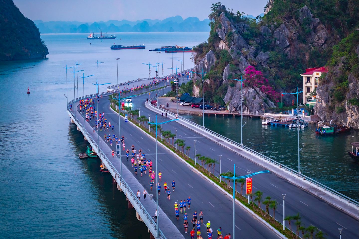 Halong Bay Heritage Marathon được Liên đoàn Điền kinh Thế giới cấp Nhãn Thế giới.
