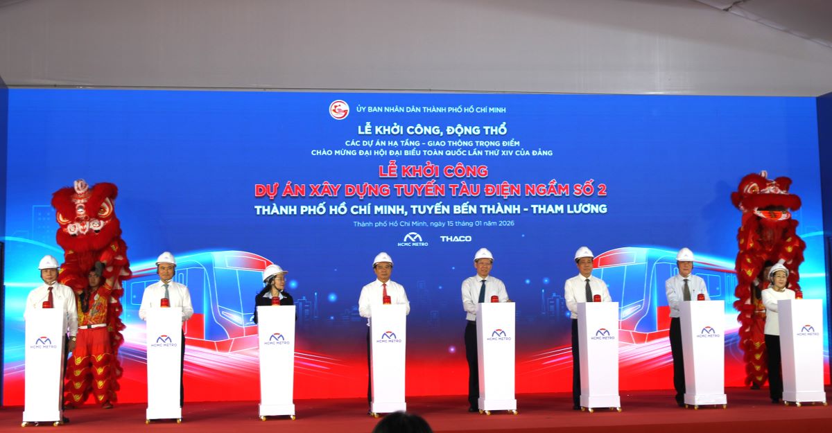 Các đại biểu thực hiện nghi thức bấm nút khởi công Pg88vn.top độc quyền mỗi ngày tuyến metro số 2&nbsp;- Ảnh: Cổng thông tin điện tử TP. Hồ Chí Minh.