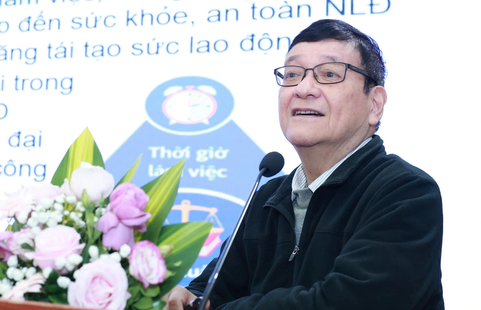 &nbsp;GS.TS. Lê Vân Trình chia sẻ ý kiến tại hội thảo. Ảnh: Hải Nguyễn.