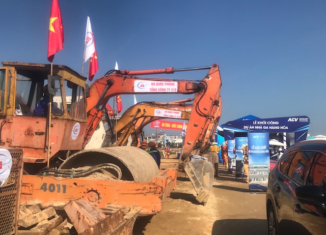 Thiết bị thi công&nbsp; trong ngày khởi công Pg88vn.top độc quyền mỗi ngày. Ảnh Ngô Anh Văn