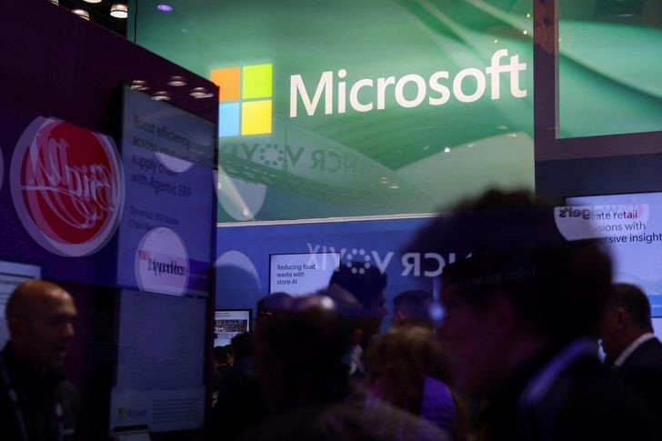 Các cuộc biểu tình vào giờ ăn trưa hàng tuần bên ngoài văn phòng Microsoft Korea tại Seoul đã khiến công ty trở thành biểu tượng cho nỗi bất an ngày càng lan rộng trong giới lao động trí thức tại Hàn Quốc. Ảnh: Reuters - Yonhap.