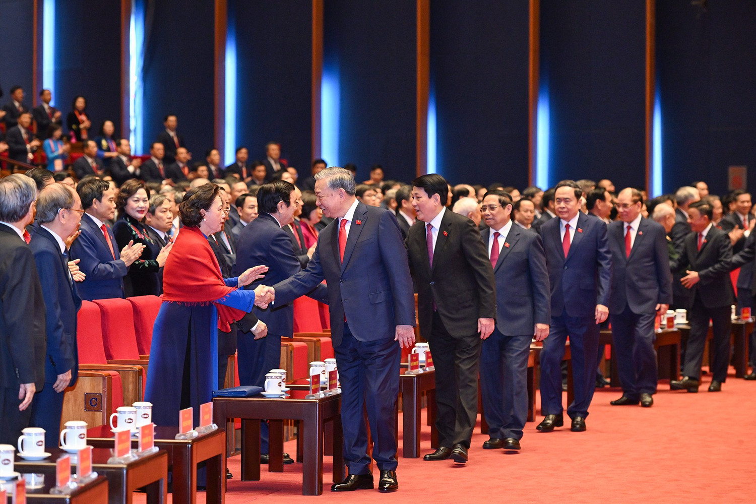 Các đồng chí Lãnh đạo, nguyên Lãnh đạo Đảng và Nhà nước dự khai mạc Đại hội XIV của Đảng. Ảnh: TTXVN