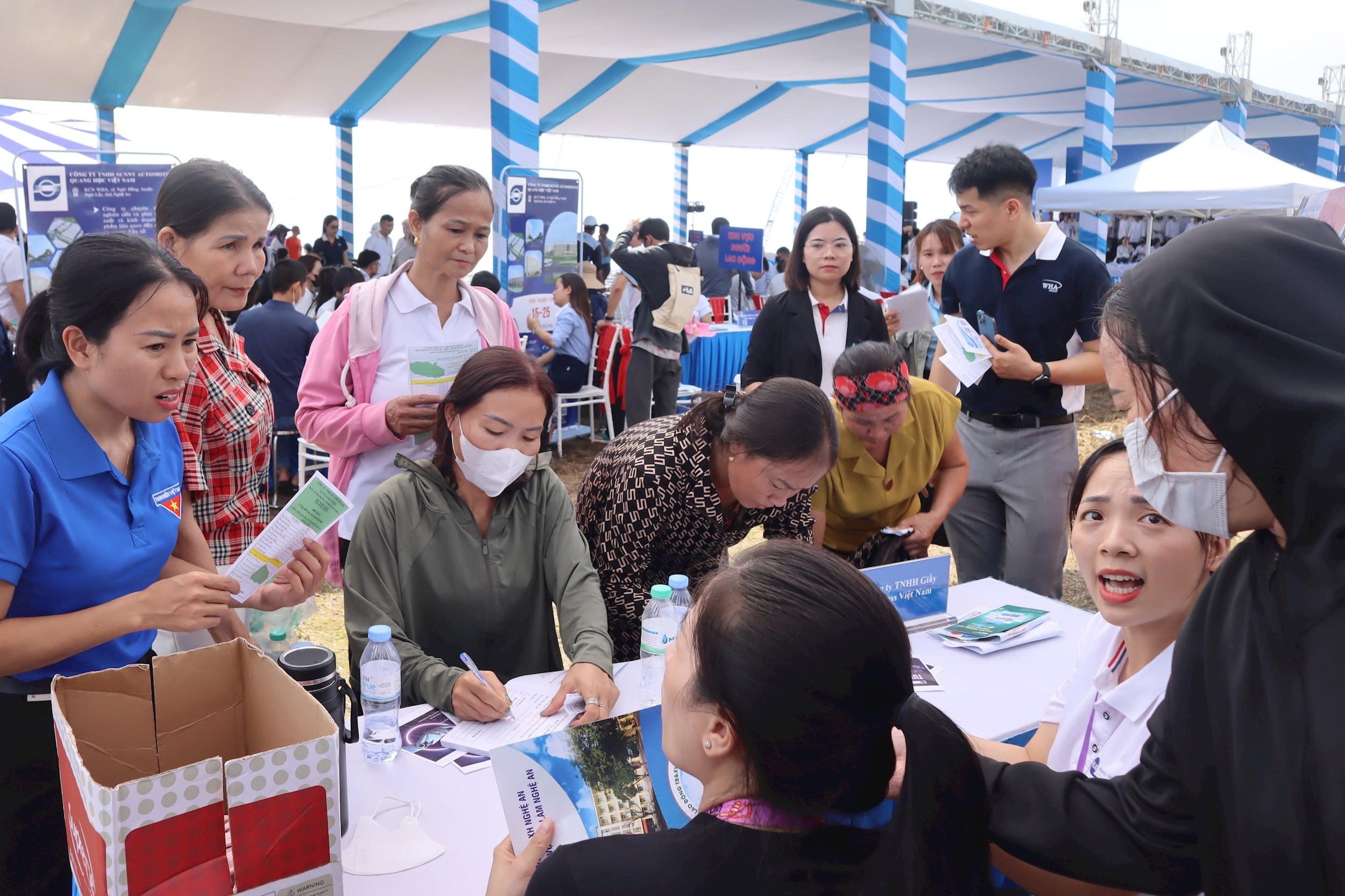 Ba đợt Ngày hội việc làm 2026 nhằm giải “cơn khát” lao động cho 6Pg88.con độc quyền mỗi ngày Nghệ An