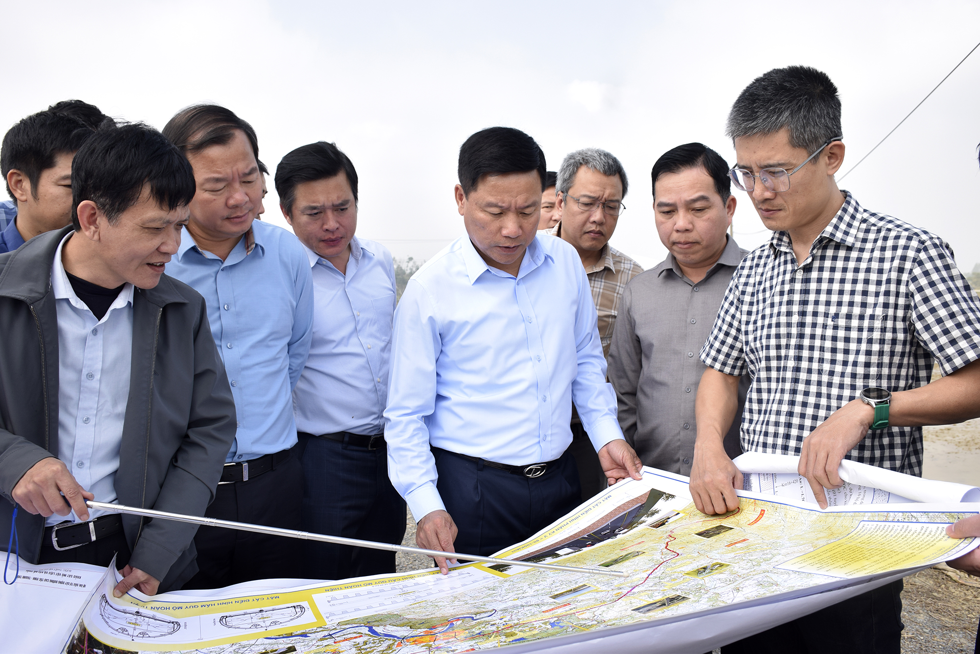 Phó Chủ tịch UBND tỉnh Nghệ An Hoàng Phú Hiền kiểm tra công tác chuẩn bị khởi công Link Trang Chủ PG88.Com Mới #2026 Đường bộ cao tốc Vinh - Thanh Thủy