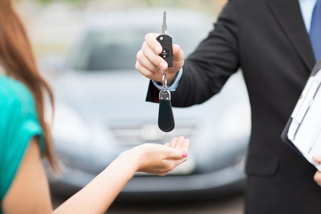Người tiêu dùng tìm kiếm sự linh hoạt và phù hợp trong vấn đề vay mua ô tô. Nguồn ảnh: Sưu tầm.