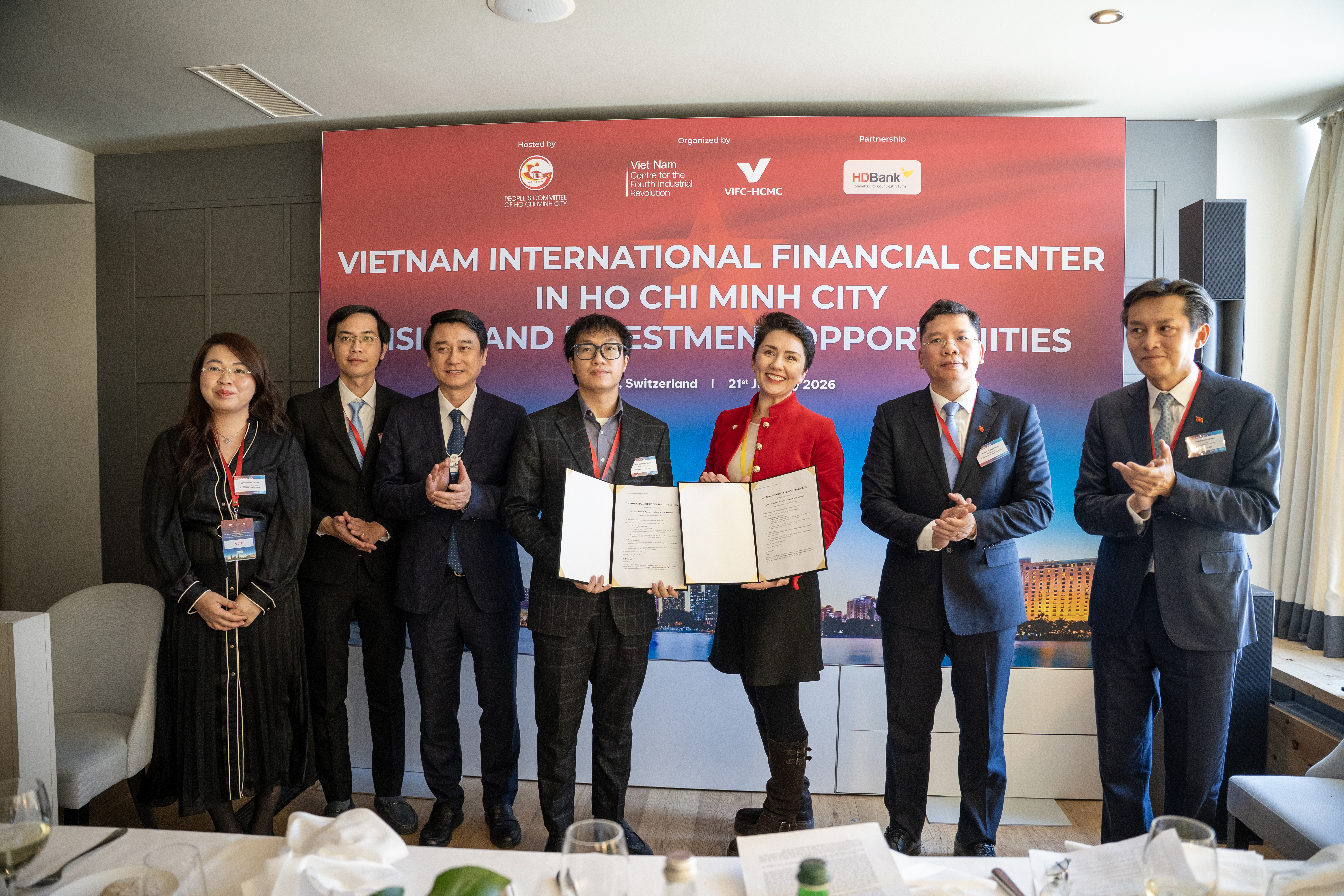TP. Hồ Chí Minh ký kết hợp tác về hạ tầng thanh toán xuyên biên giới 