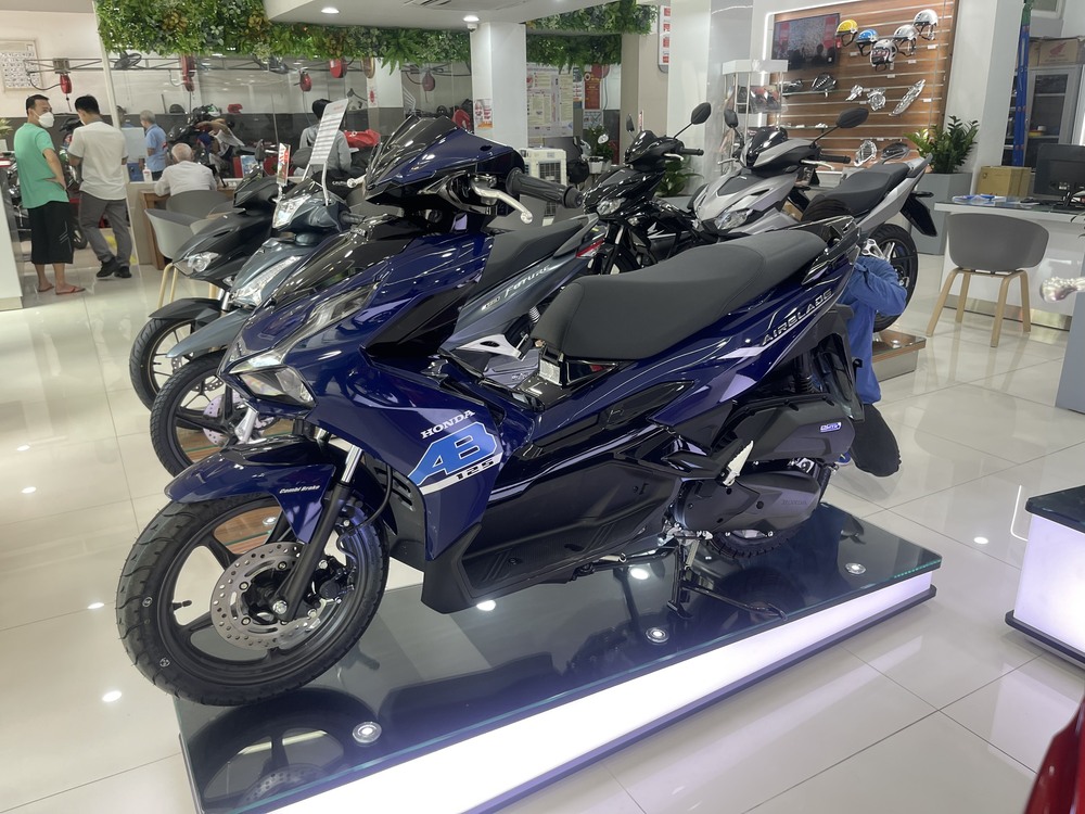 <i>Các loại xe xăng đang dần lùi vào 