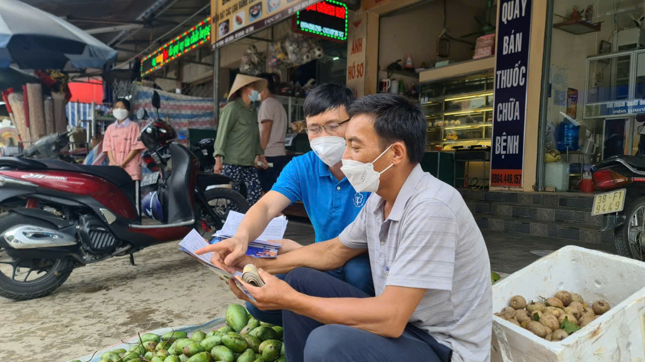 Nhiều cách thức tuyên truyền thông tin đến người dân để hiểu rõ chính sách. Ảnh: ND.