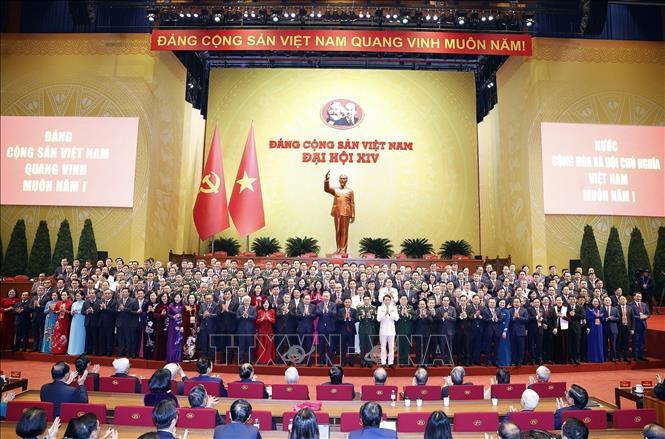 Ban Chấp hành Trung ương Đảng khóa XIV ra mắt Đại hội. Ảnh: TTXVN.