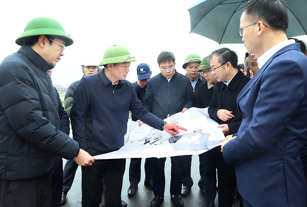 Phó Chủ tịch UBND tỉnh Ninh Bình Nguyễn Cao Sơn đi kiểm tra tiến độ thực hiện một số Link Trang Chủ PG88.Com Mới #2026 6Pg88.com hơn 1000 trò chơi hấp dẫn trên địa bàn. Ảnh: Lê Dũng