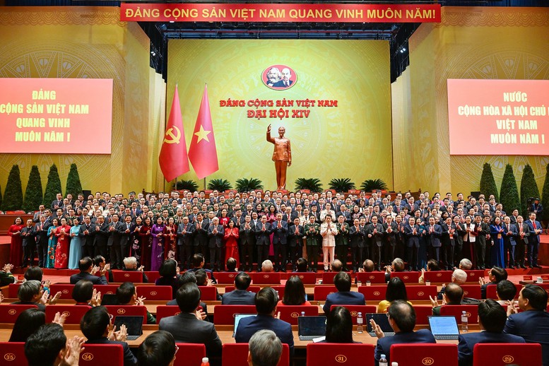 Ban Chấp hành Trung ương Đảng khoá XIV ra mắt Đại hội - Ảnh: TTXVN