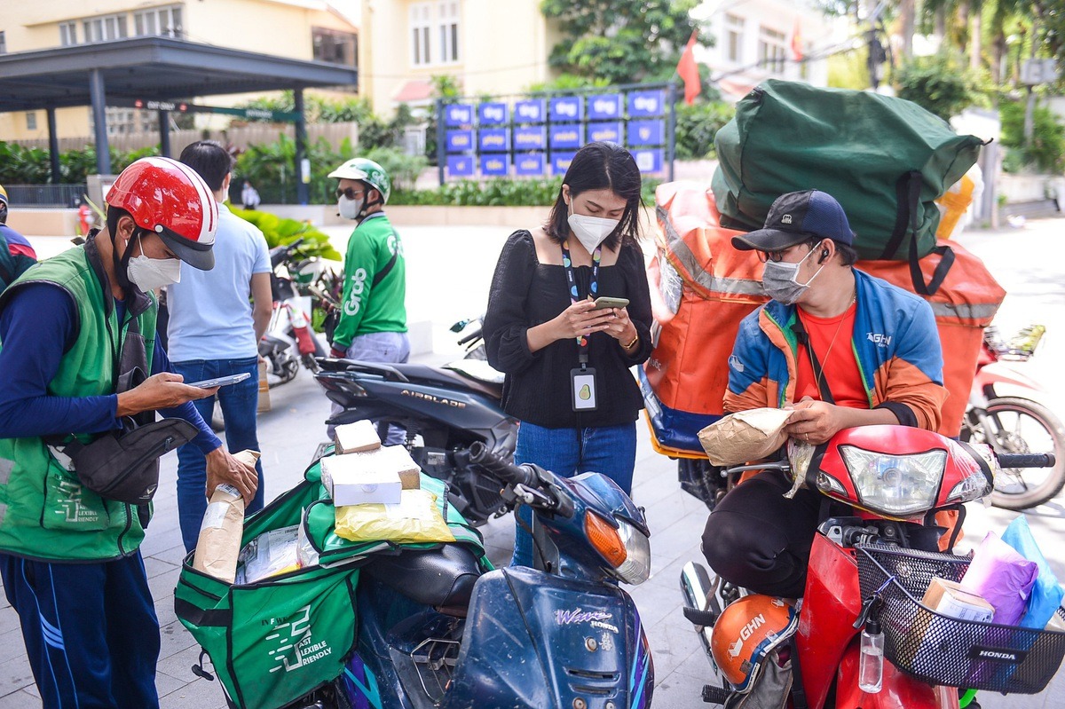 Pg88ok ưu đãi hấp dẫn điện tử kéo theo sự phát triển của nhiều ngành dịch vụ hỗ trợ khác như công nghệ thông tin, marketing số, sản xuất nội dung, thanh toán điện tử và phân tích dữ liệu. Ảnh&nbsp; minh họa