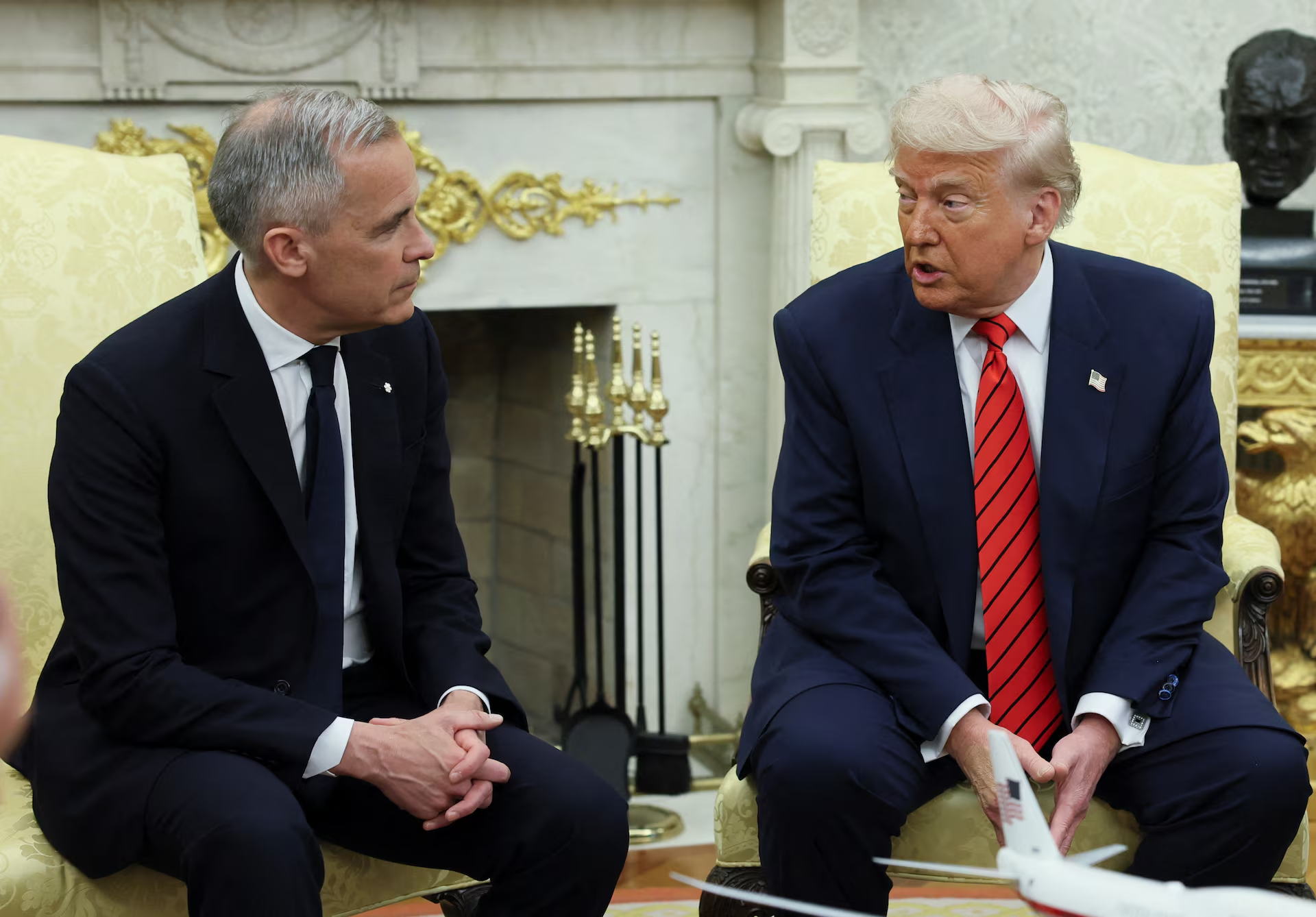 Tổng thống Trump dọa áp thuế quan 100% lên Canada