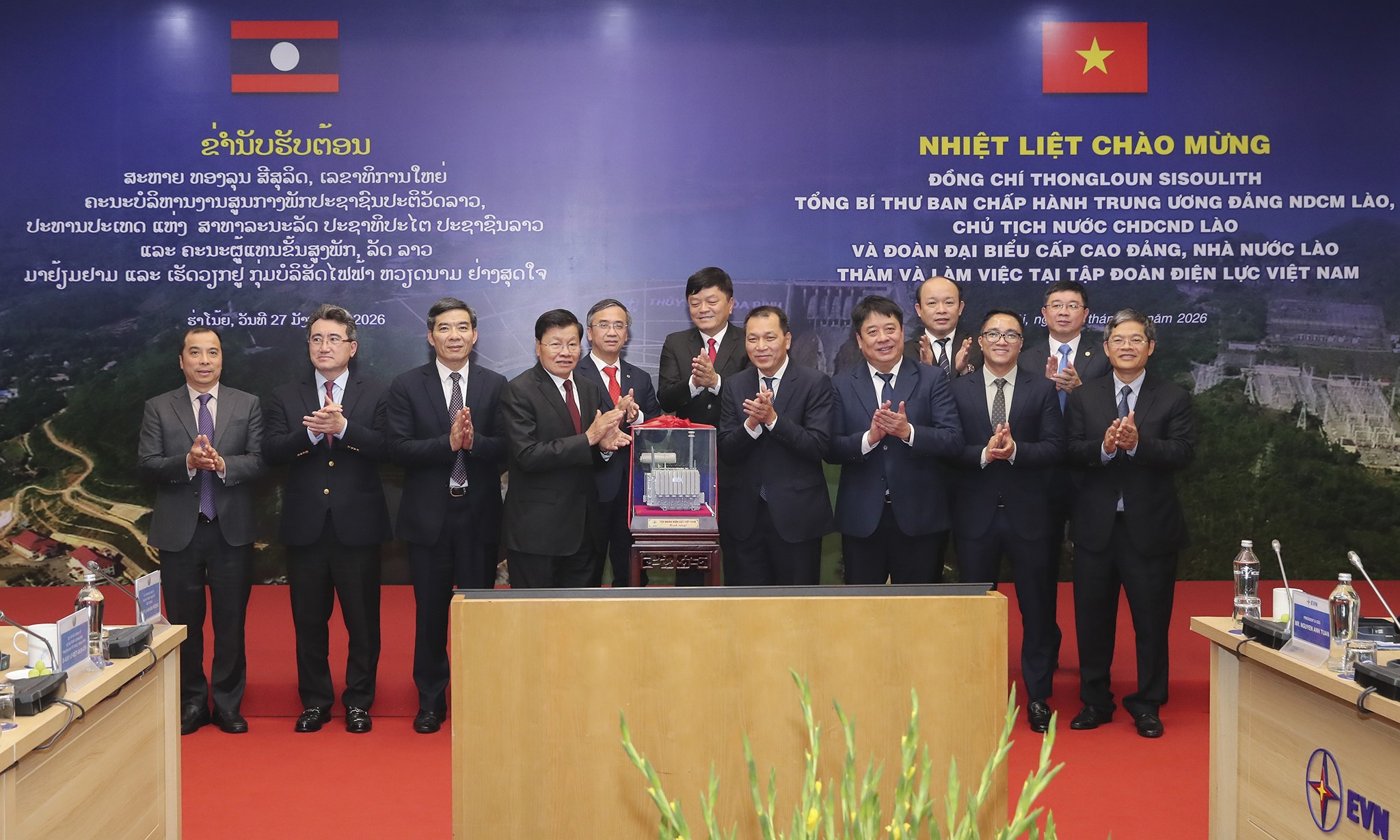Tổng Bí thư, Chủ tịch nước Lào Thongloun Sisoulith và Lãnh đạo EVN tại buổi làm việc. Ảnh: EVN.