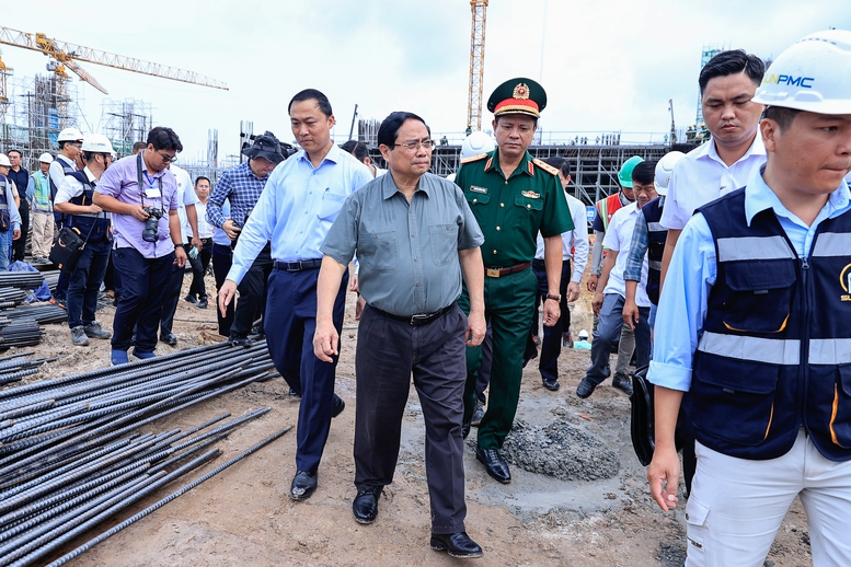 Thủ tướng Phạm Minh Chính kiểm tra các công trình, Link Trang Chủ PG88.Com Mới #2026 trọng điểm của Phú Quốc phục vụ APEC 2027- Cảng HKQT Phú Quốc. Ảnh: VGP