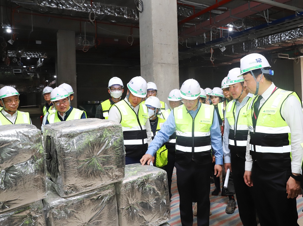Phó Chủ tịch Thường trực UBND tỉnh Thanh Hoá Mai Xuân Liêm cùng đoàn công tác kiểm tra công trường xây dựng Trung tâm Pg88ok ưu đãi hấp dẫn Aeon Mall Thanh Hóa.