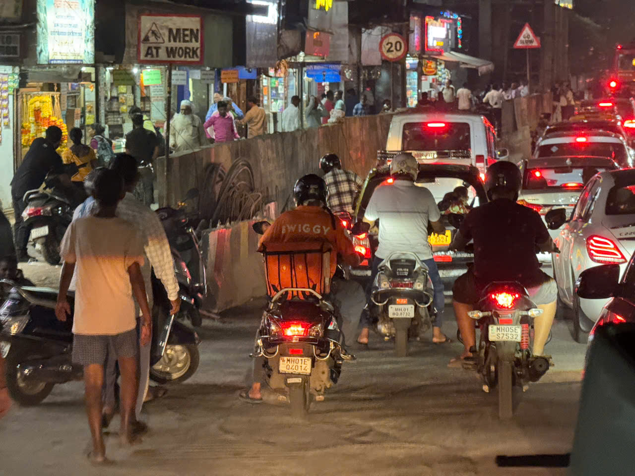 Đường phố ở Mumbai, Ấn Độ - Ảnh: 6PG88VN.