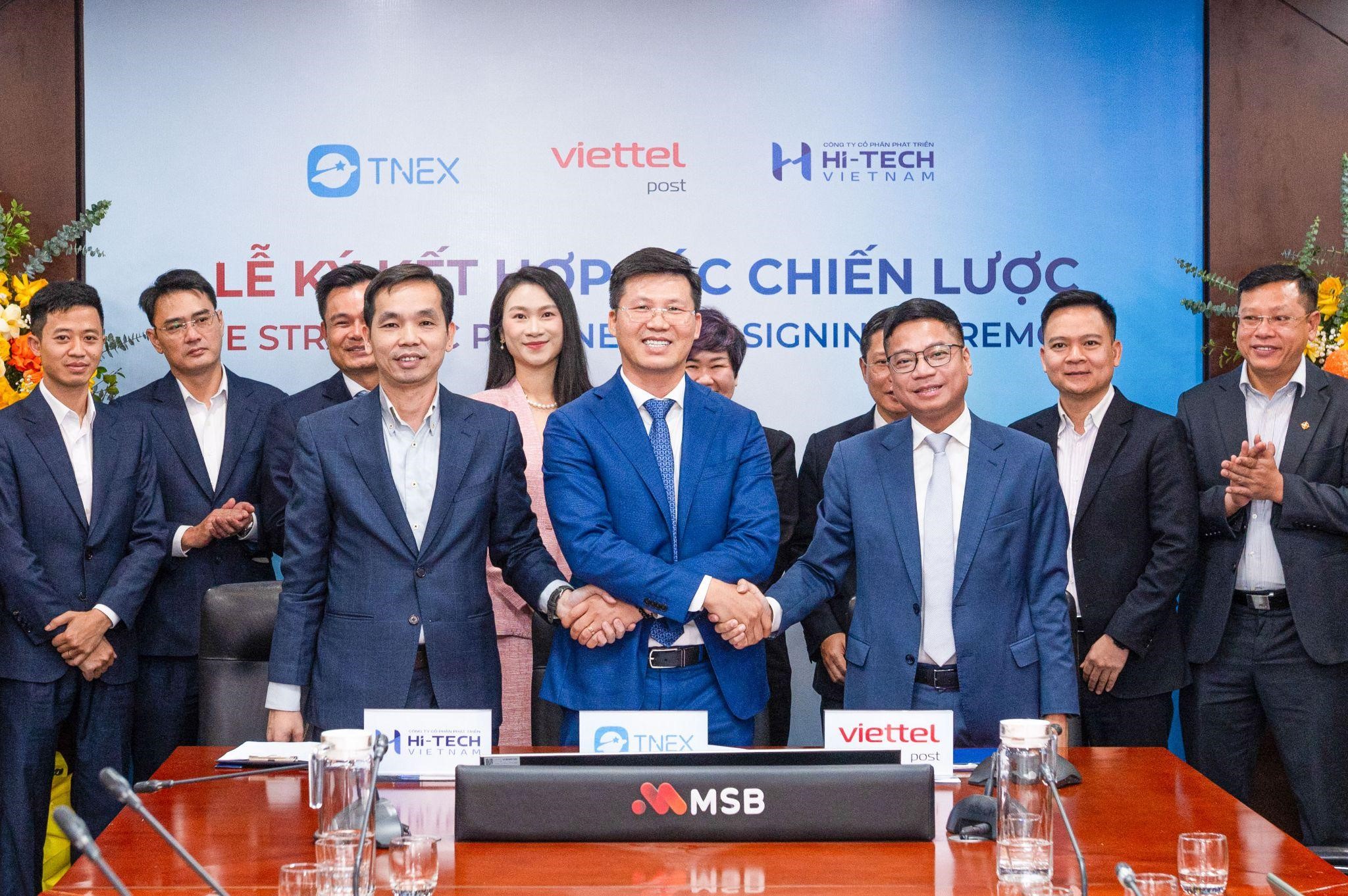 Ông Nguyễn Nam Phong - Tổng giám đốc Công ty cổ phần phát triển Hi-Tech Việt Nam; Ông Nguyễn Thế Minh - Tổng giám đốc Công ty Pg88hi tỷ lệ thưởng hấp dẫn TNHH MTV TNEX; Ông Phùng Văn Cường - Tổng giám đốc Tổng Công ty cổ phần Bưu chính Viettel. (Ảnh: TNEX).