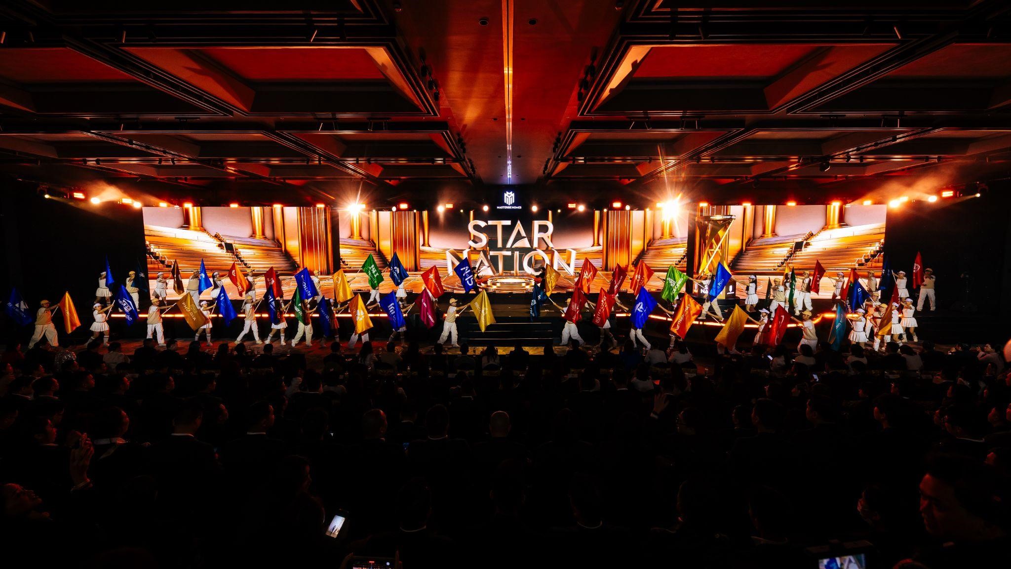Màn diễu hành “Thế vận hội Star Nation” rực rỡ khí thế khơi dậy cảm xúc tự hào từ những giây phút mở màn chương trình. Ảnh:&nbsp;Masterise Homes.