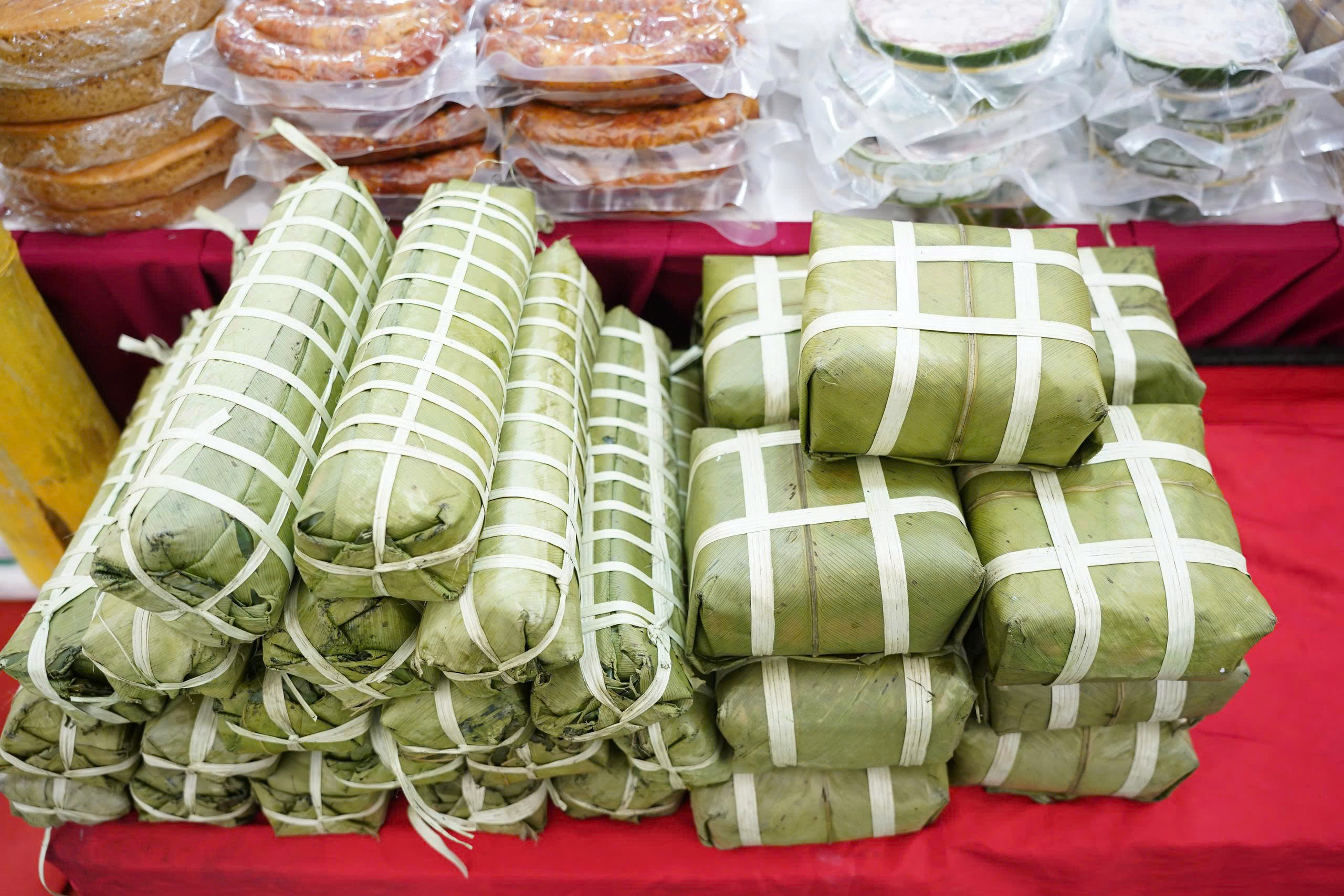 Bánh chưng của các đơn vị mang đến Hội chợ Mùa Xuân. 