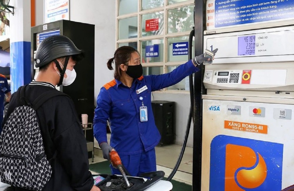 Giá xăng dầu đồng loạt tăng mạnh trong kỳ điều hành ngày 26/2 