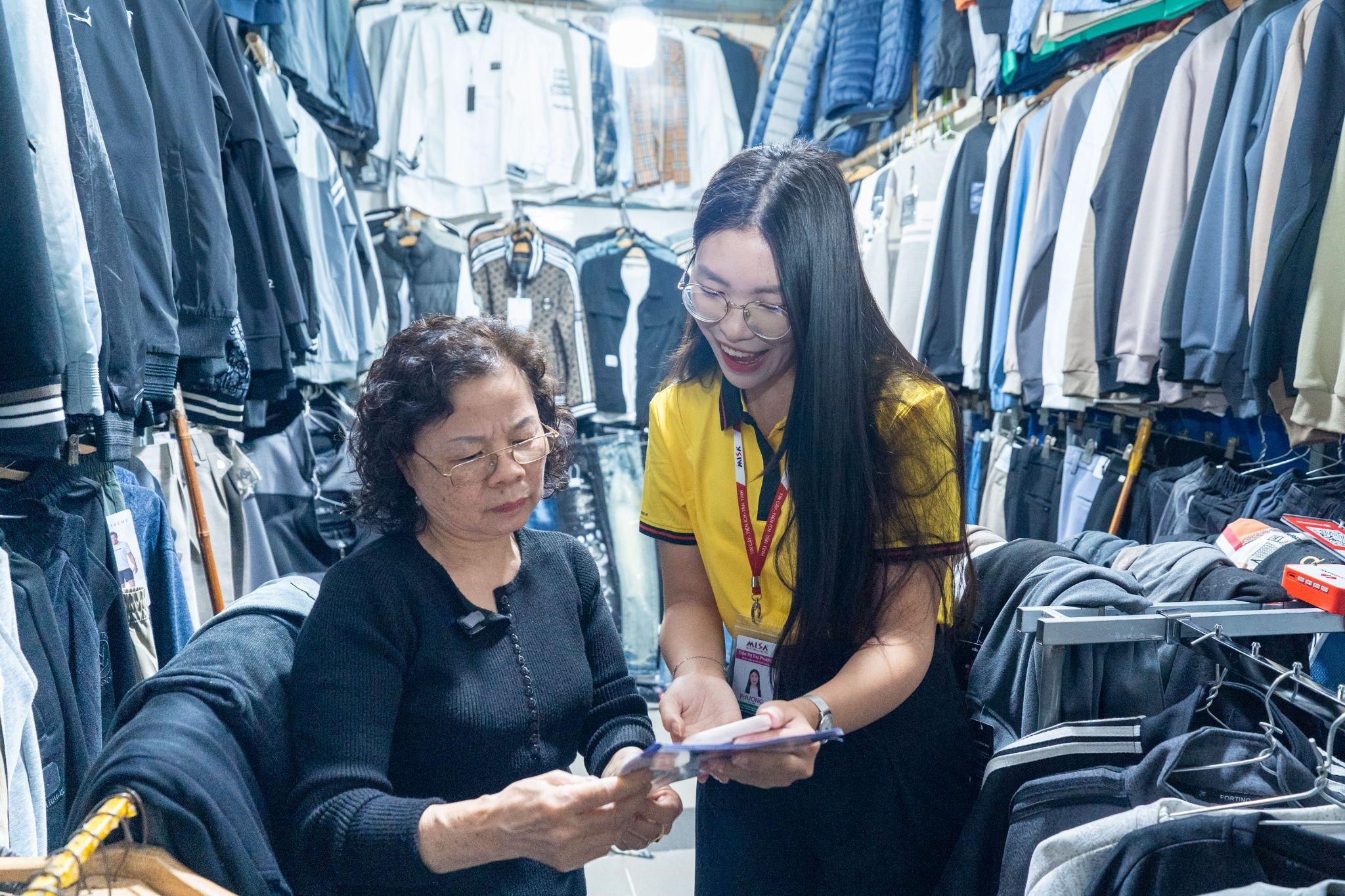 Đội ngũ chuyên gia MISA tư vấn, hỗ trợ “cầm tay chỉ việc” cho hộ PG88 Uy Tín Số 1 Việt Nam trong quá trình kê khai thuế. Ảnh:&nbsp;MISA.