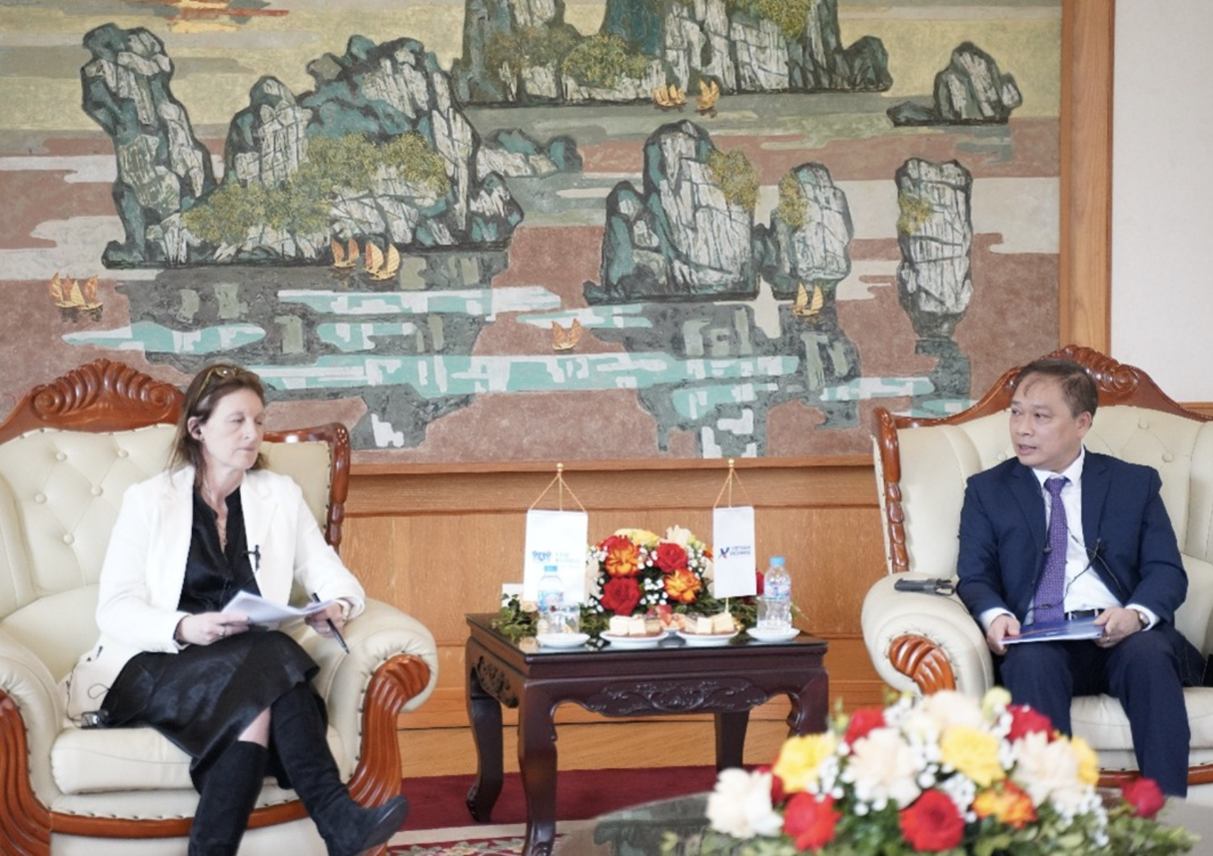 Đoàn công tác FTSE Russell do bà Fiona Bassett – Tổng Giám đốc Điều hành (CEO) FTSE Russell, Chủ tịch Hội đồng Quản trị Hiệp hội Chỉ số Ngành (Index Industry Association) làm Trưởng đoàn. 