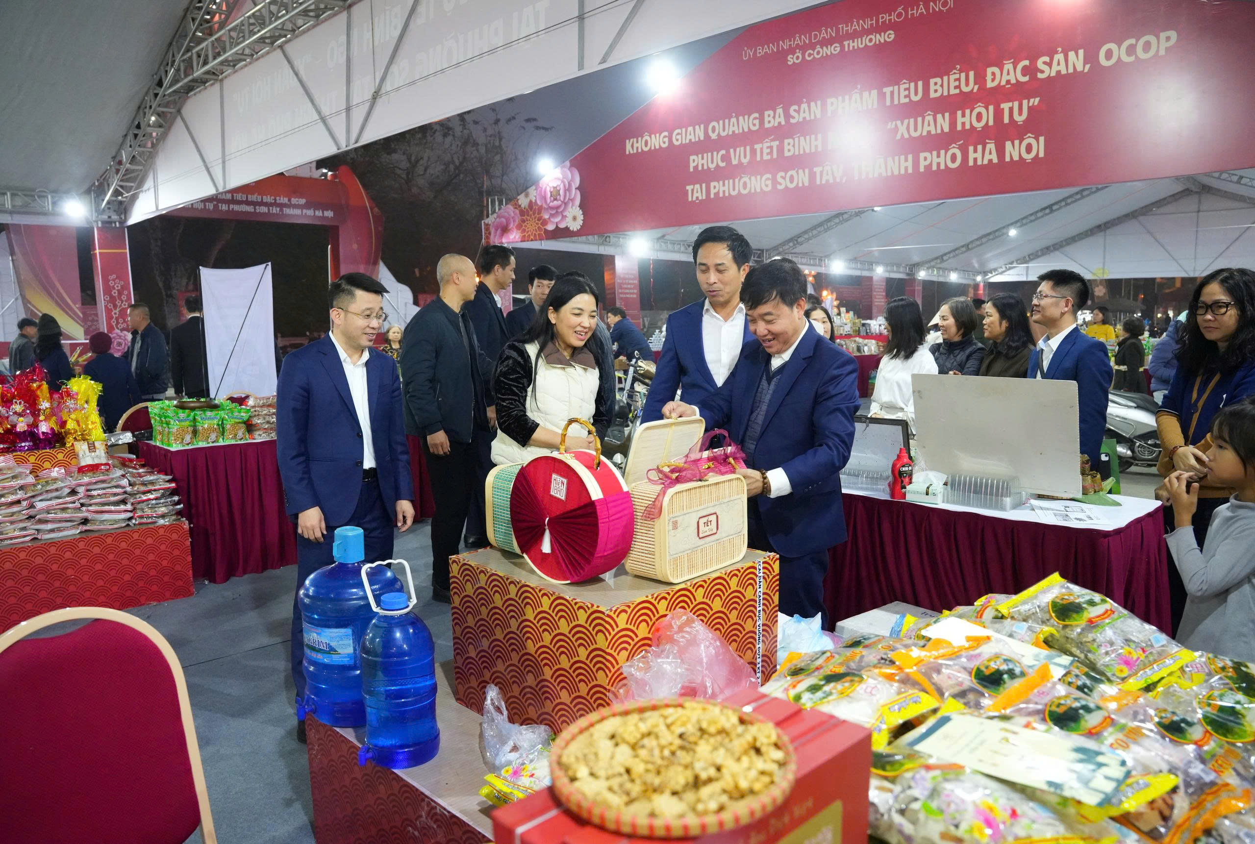 Một trong những không gian hội chợ Xuân do Sở Công thương Hà Nội tổ chức.