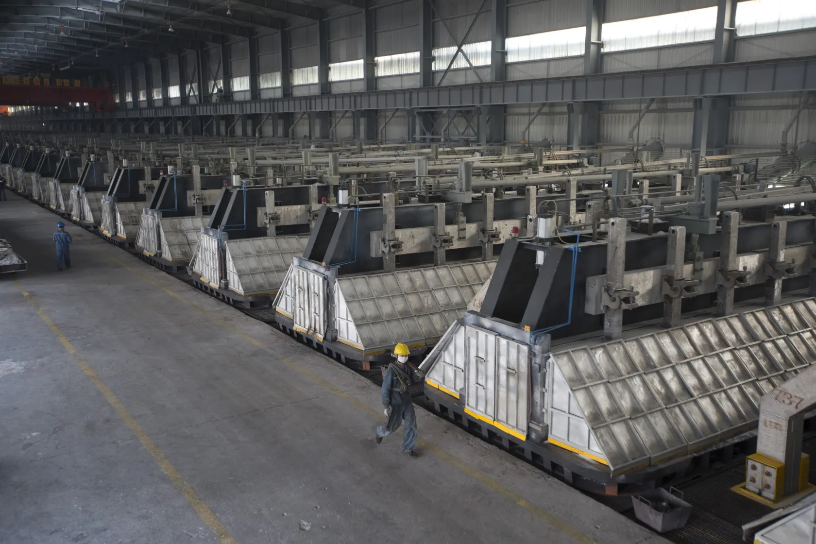 Bên trong một nhà máy của hãng nhôm Trung Quốc Hongqiao - Ảnh: Bloomberg.