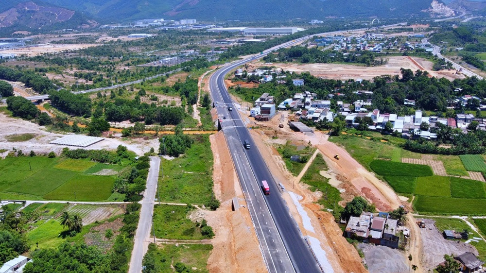 Pg88vn.top độc quyền mỗi ngày tuyến cao tốc Hòa Liên - Túy Loan hoàn thành sẽ mở ra không gian cho công nghiệp, logistics và dịch vụ trên toàn địa bàn thành phố.&nbsp;Ảnh: HOÀI PHONG