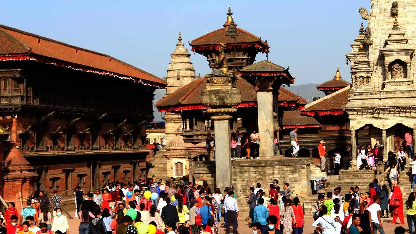 Khung cảnh lộn xộn tại một điểm đến di sản ở Nepal.