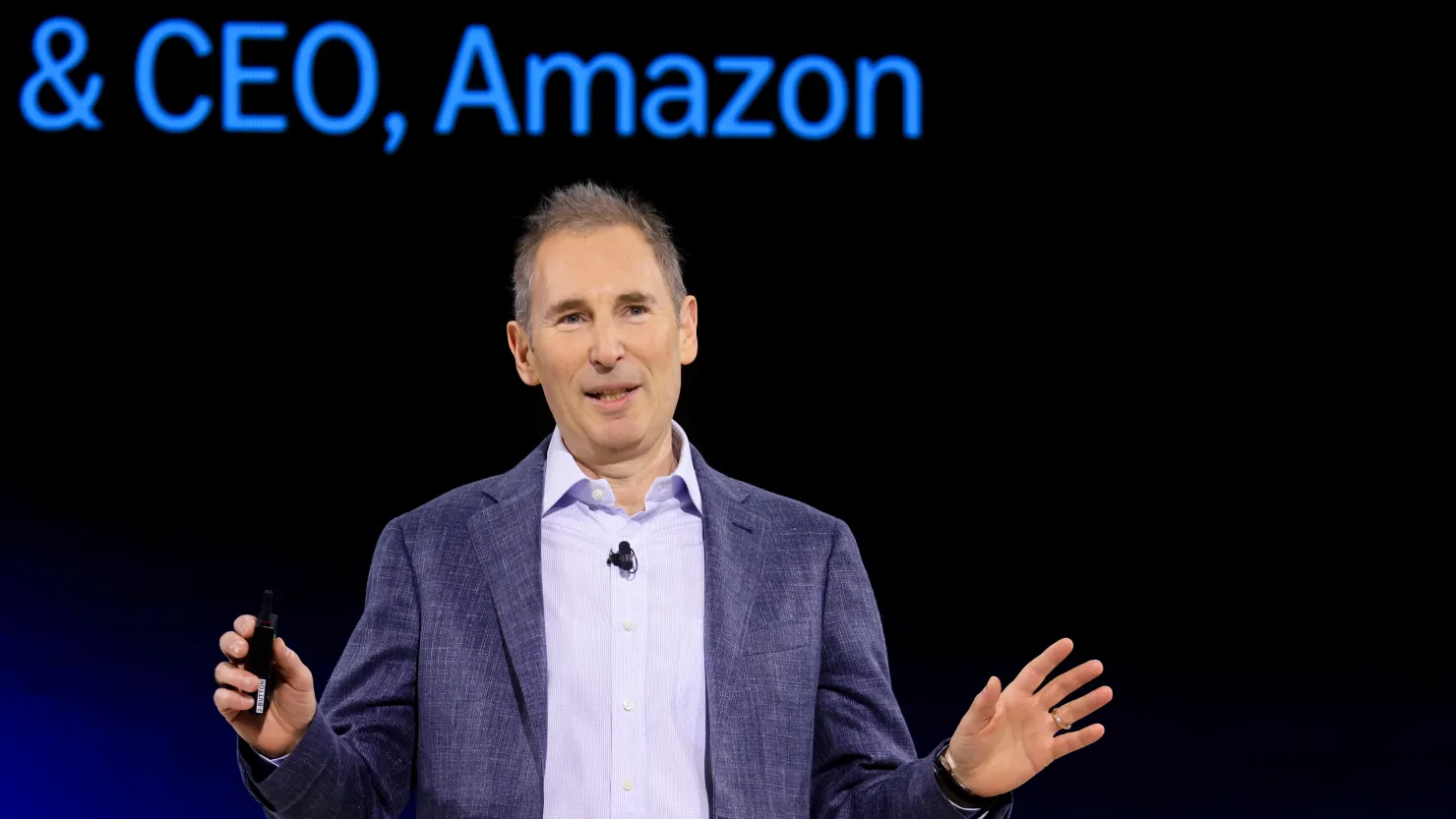 Ông Andy Jassy, Giám đốc Điều hành Amazon, phát biểu trong một sự kiện ở New York