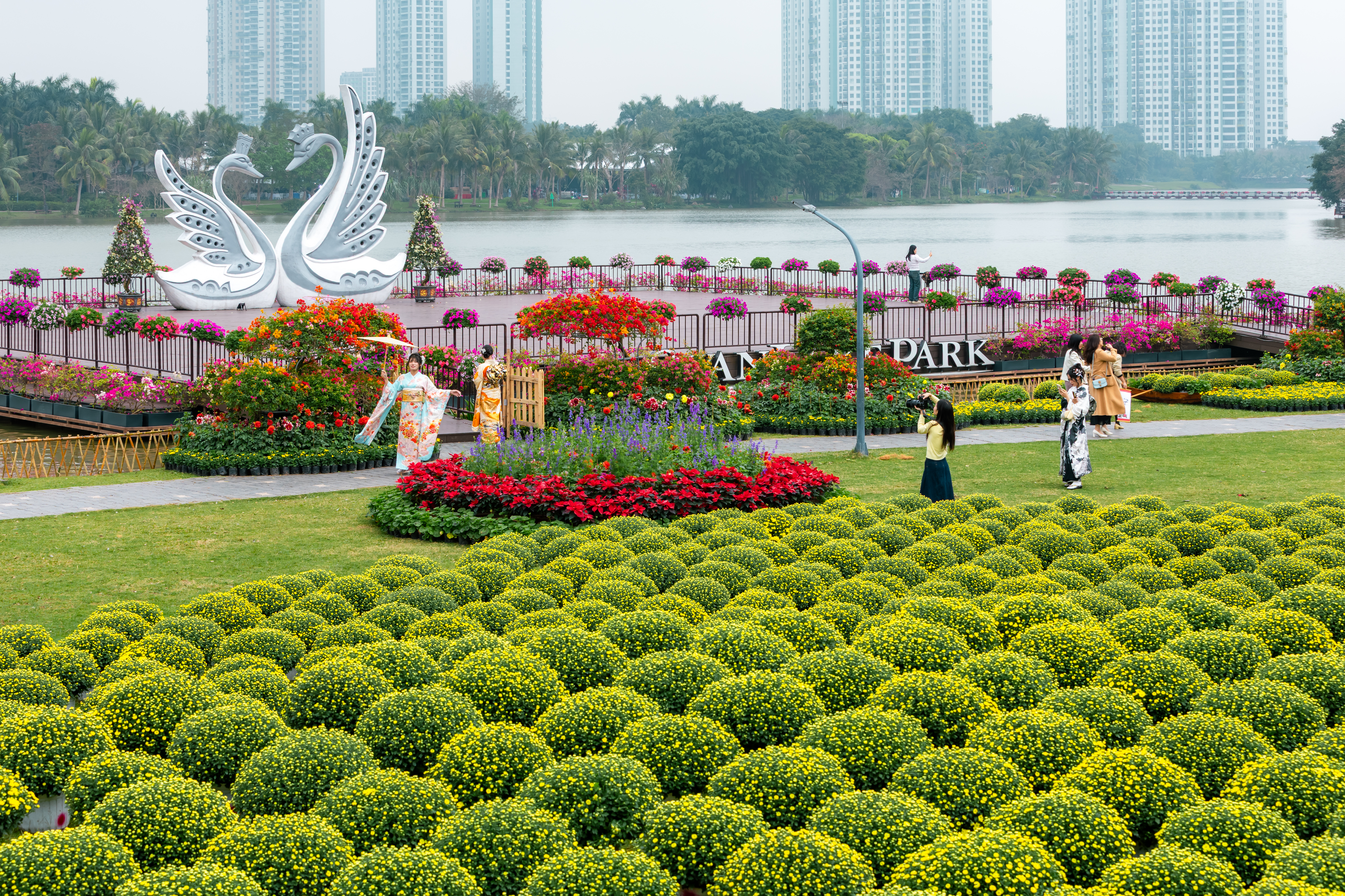 Công viên Hồ Thiên Nga, Ecopark thêm rực rỡ khi Tết đến xuân về. Ảnh: Ecopark.