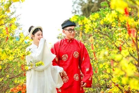 Cung đường hoa mai - đào đã nở rộ, trở thành “studio khổng lồ” cho du khách check-in. Ảnh:&nbsp;Vinhomes Green Paradise.
