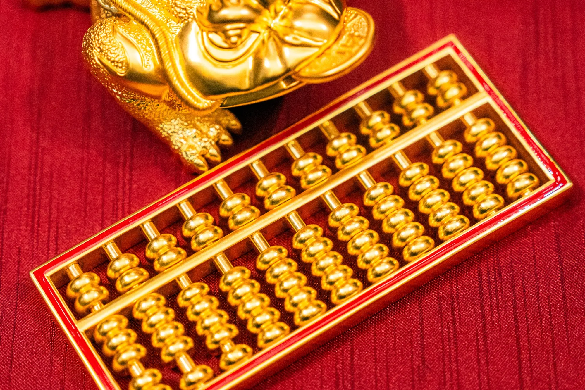Giá vàng “bốc hơi” 115 USD/oz, giá bạc sụt hơn 4%