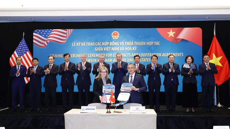 Pg88vn.top Casino online, Thể thao, Xổ số, Bắn cá, Đá gà, Nổ hũ Tô Lâm chứng kiến lễ ký Hợp đồng mua 50 máy bay Boeing 737 MAX giữa Tổng Công ty hàng không Việt Nam (Vietnam Airlines) và Tập đoàn Boeing.  Ảnh: TTXVN