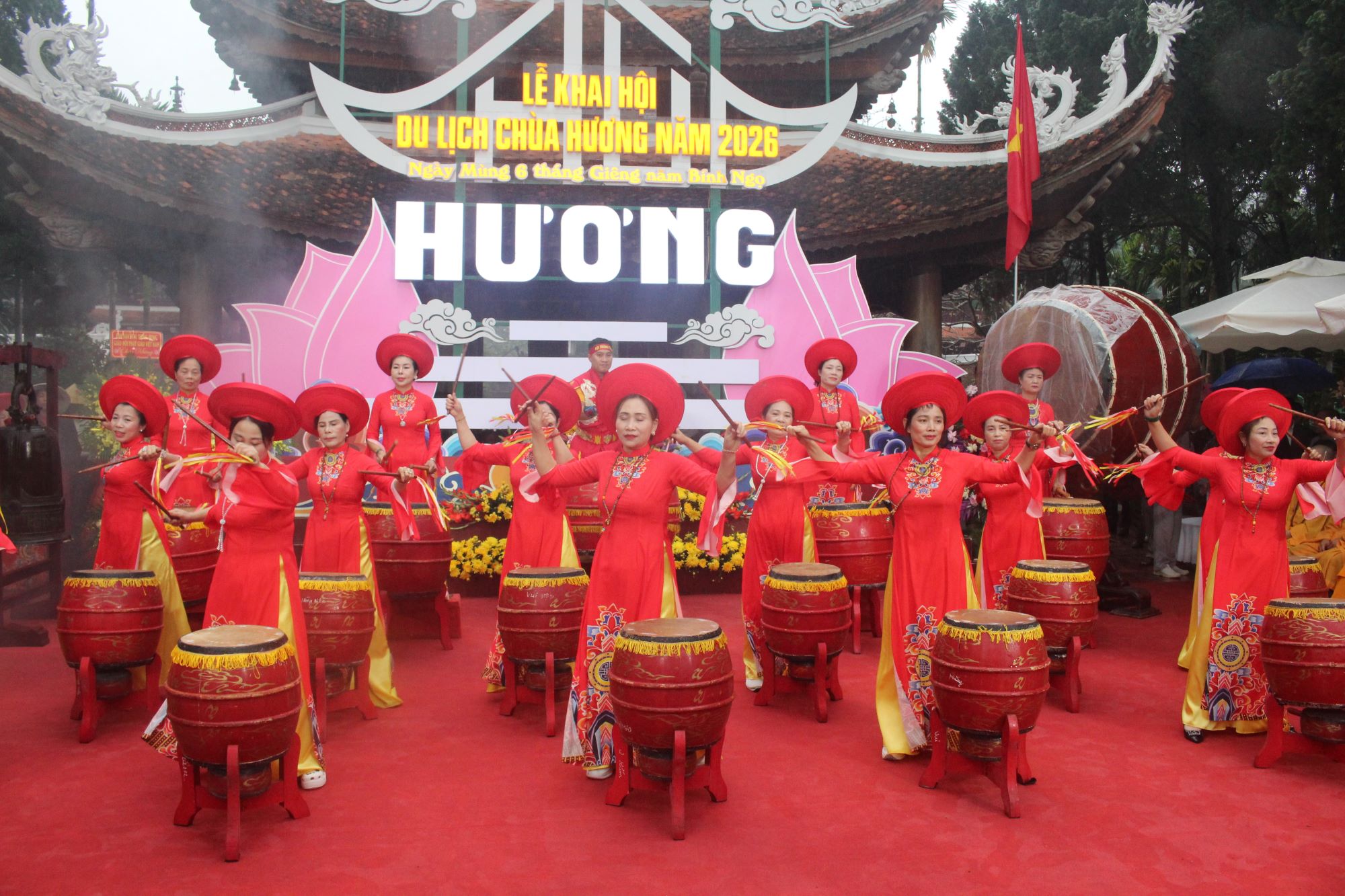 Tiết mục múa trống hội tai Lễ khai hội Chùa hương 2026. Ảnh: Chu Khôi.