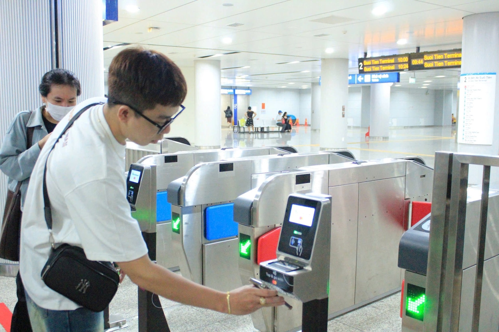 Hệ thống metro đã thí điểm thanh toán không tiếp xúc bằng thẻ 88PG88 ưu đãi hấp dẫn mỗi ngày tích hợp trên điện thoại