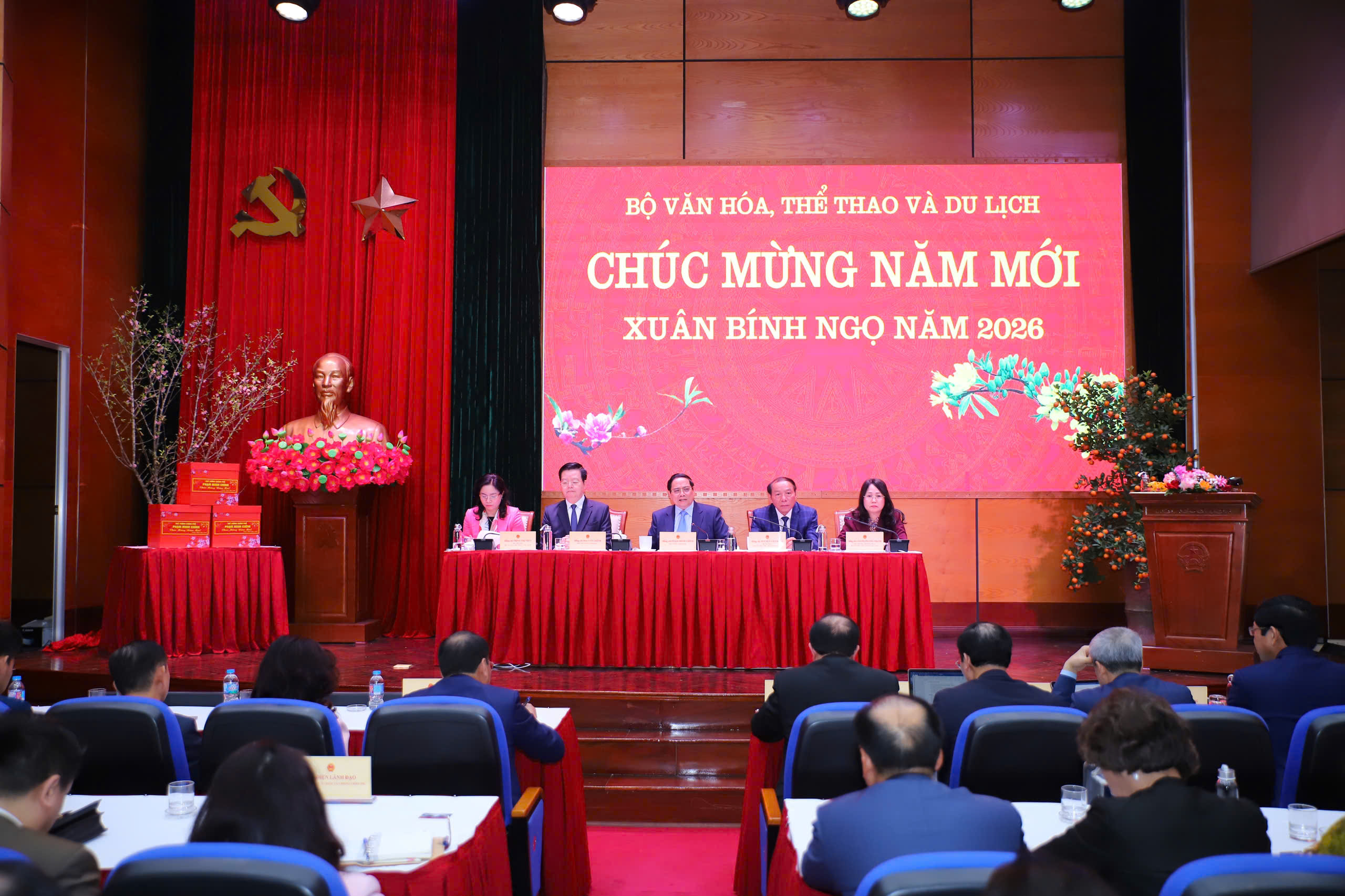 Thủ tướng Chính phủ Phạm Minh Chính Pg88hi Thể Thao, Bóng Đá, Casino, Nổ Hũ, Xổ Số với Bộ VHTTDL về các nhiệm vụ, giải pháp triển khai Nghị quyết Đại hội XIV của Đảng về lĩnh vực văn hóa và Nghị quyết số 80 của Bộ Chính trị về PG88 hơn 2,1 triệu thành viên văn hóa Việt Nam.