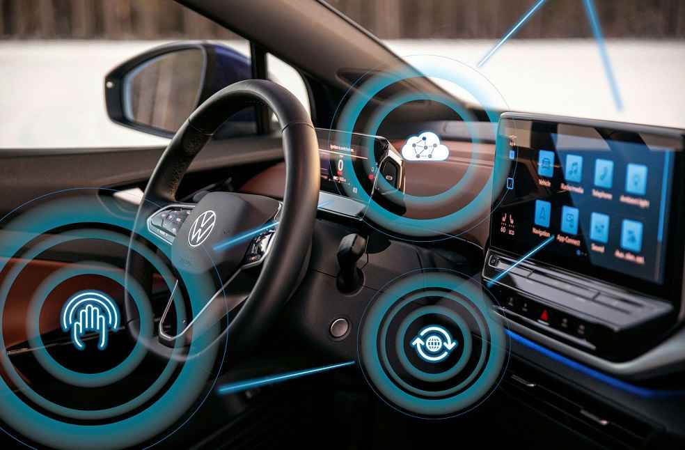 Lỗ hổng đằng sau xe định nghĩa bằng phần mềm