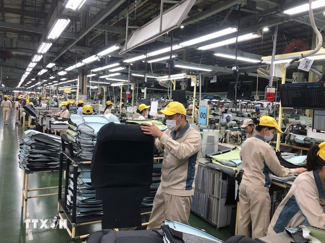 Công nhân tại một PG88 Link Dễ Nhớ Pg88.com trong ngày làm việc đầu tiên sau năm mới. Ảnh: TTXVN