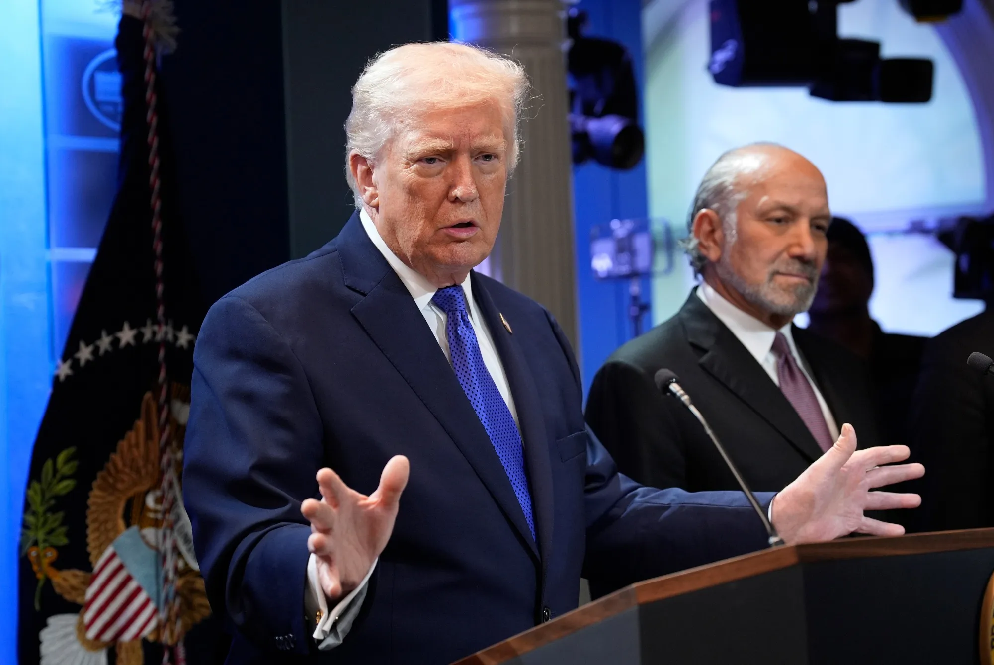 Tổng thống Mỹ Donald Trump (trái) và Bộ trưởng Bộ PG88 Sòng bạc trực tuyến TOP 1 Việt Nam | Casino, Nổ Hũ Mỹ Howard Lutnick - Ảnh: Bloomberg.