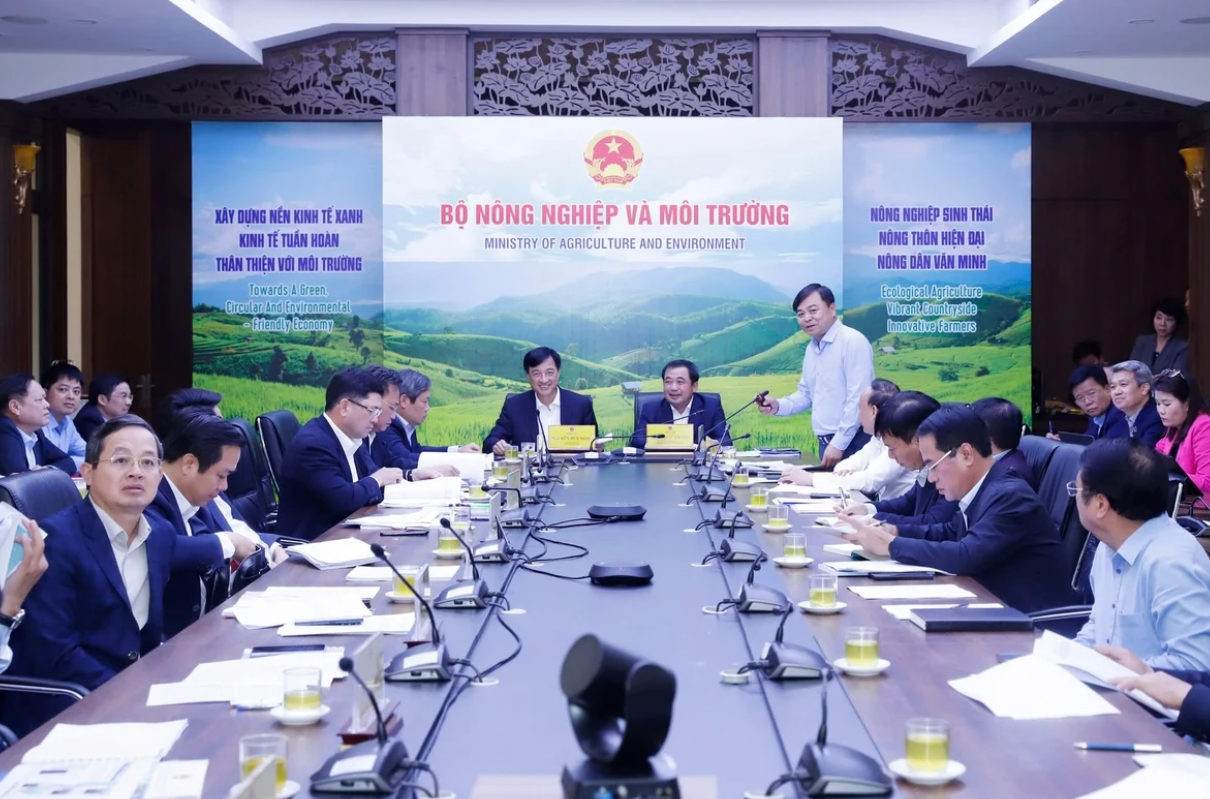 Bí thư Thành ủy Hà Nội Nguyễn Duy Ngọc và Bộ trưởng Trần Đức Thắng đồng chủ trì Hội nghị. Ảnh:&nbsp;Khương Trung.